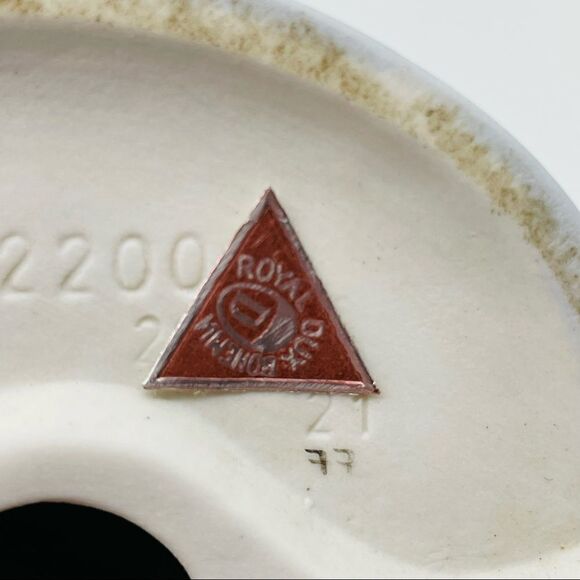 Vintage Royal Dux Bohemia Lady with Flowers Stretched Bisque Porcelain Figurine - Picture 6 of 9